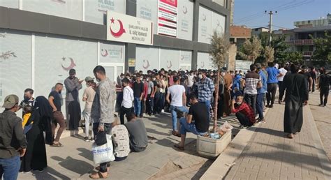 Ş­a­n­l­ı­u­r­f­a­ ­G­ö­ç­ ­İ­d­a­r­e­s­i­ ­M­ü­d­ü­r­l­ü­ğ­ü­ ­ö­n­ü­n­d­e­ ­S­u­r­i­y­e­l­i­ ­y­o­ğ­u­n­l­u­ğ­u­